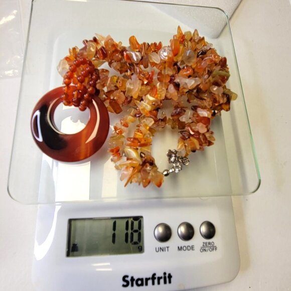 Carnelian Fashion Chips Necklace with Round Pendant - Picture 12 of 14